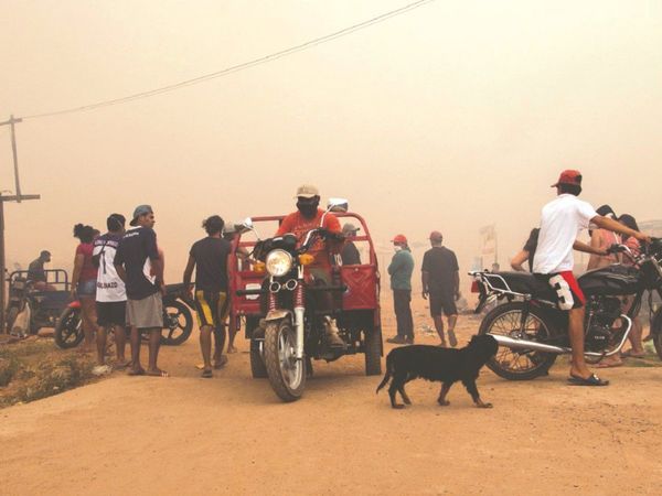 Vecinos de Cateura dejaron sus casas para salvarse de las llamas y el humo tóxico