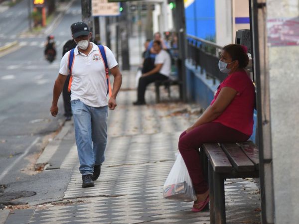 Covid-19: "El virus no se irá, de a poco hay que hacer la vida normal", según neumólogo