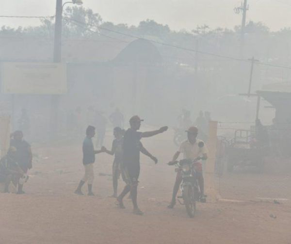 Incendio en Cateura obliga a pobladores de la zona a abandonar sus viviendas