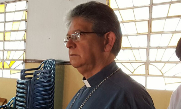 Obispo elogia trabajo de Óscar Denis a favor de nativos | Radio Regional 660 AM
