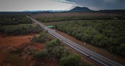 Abdo Benítez inauguró 65 kilómetros de rutas en Guairá