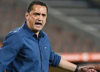 Tras querer garrotear a un periodista, rajan a Bobadilla del “DIM”