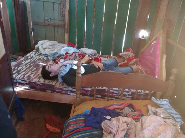Se suicidó tocando un cable pelado de electricidad