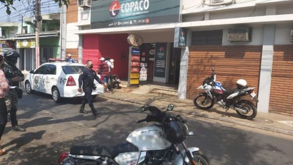 Asaltante fallece tras forcejeo con funcionario de Copaco dentro del local