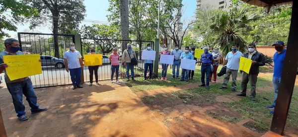 Se manifiestan contra invasión de un área forestal  - ABC en el Este - ABC Color