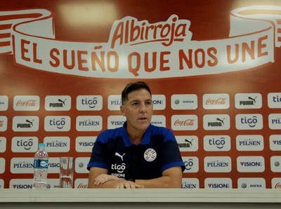 Eduardo Berizzo: “Apuntamos a clasificar al Mundial” - APF