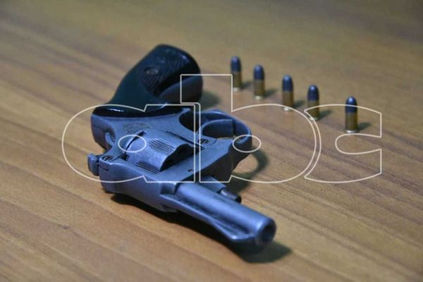 Detienen a dos hombres por portar armas sin autorización - Nacionales - ABC Color