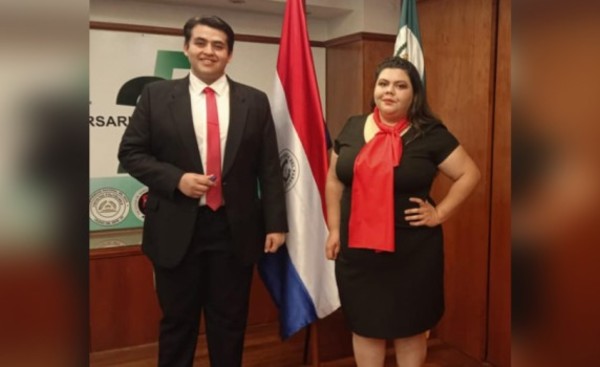 Alumnos de la UNE sobresalen en certamen mundial de Derechos Humanos