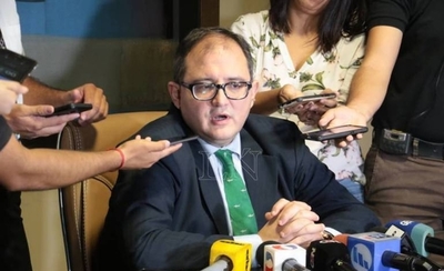 HOY / Fiscalía puede investigar caso Trovato, según penalista: "Ley de soborno deportivo está vigente"