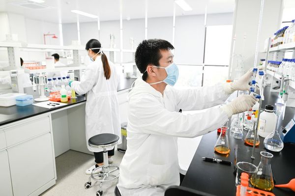Más dosis de futura vacuna anticovid-19 y millones de test rápidos para países pobres - Mundo - ABC Color