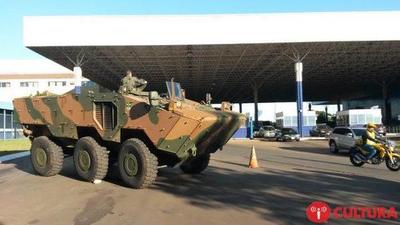 Brasil vuelve a MILITARIZAR su frontera con el Paraguay, y espanta a TURISTAS