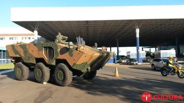 Brasil vuelve a MILITARIZAR su frontera con el Paraguay, y espanta a TURISTAS