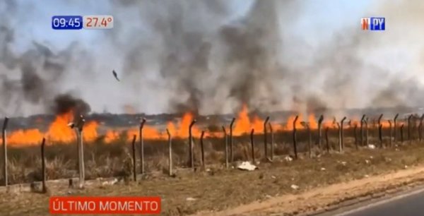 Incendio de gran magnitud afecta predio del aeropuerto Silvio Pettirossi | Noticias Paraguay