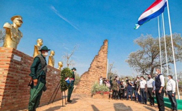 Marito rinde homenaje a los héroes de la Batalla de Boquerón