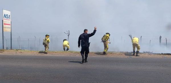 Incendio genera peligro en zona del aeropuerto en Luque - Nacionales - ABC Color