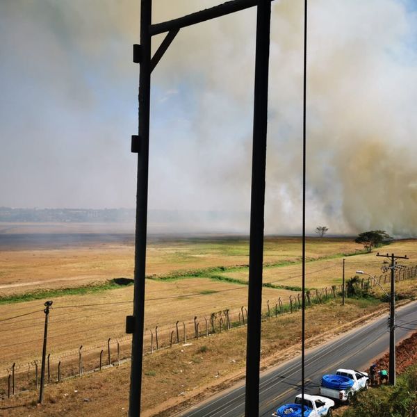 Bomberos controlan incendio en el predio del Aeropuerto Silvio Pettirossi