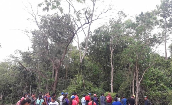HOY / Miembros de la comunidad Pa’i Tavyterâ ingresan al monte en busca de Óscar Denis