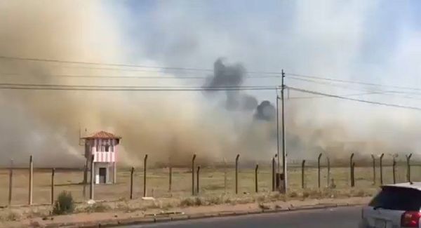 Incendio de pastizal se expande en terreno del Aeropuerto Silvio Pettirossi - Digital Misiones