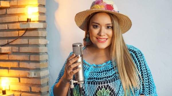 La cantante Cielito Fernández recibió un reconocimiento en Argentina