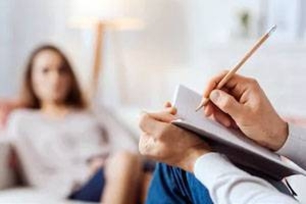 HOY / Paciente dio mala reseña de psiquiatra y este hizo público su diagnóstico
