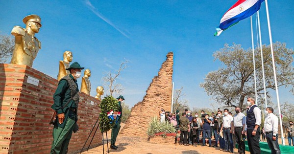 La Nación / Mario Abdo rindió homenaje a héroes de la Batalla de Boquerón