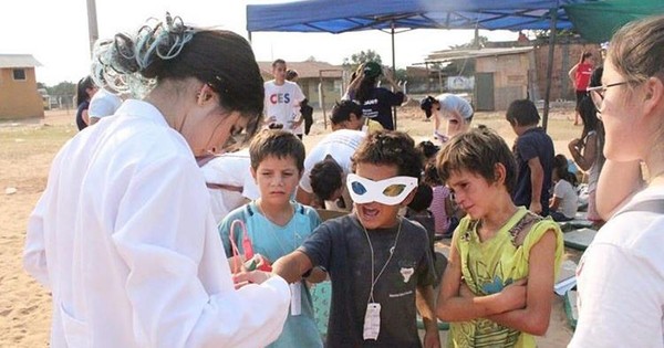 La Nación / Incendios son producto de una educación fallida, afirma Club Escuela Solidaria