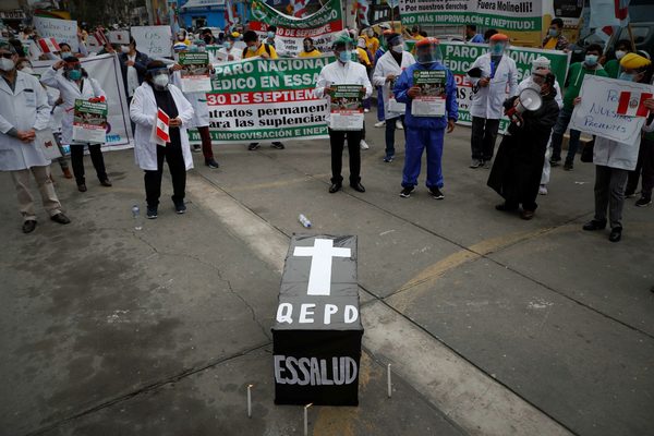 Médicos vuelven a la huelga en Perú, el país con mayor mortalidad de COVID-19 - MarketData