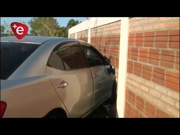 AUTOMOVILISTA EBRIO PIERDE EL CONTROL E IMPACTÓ CONTRA UNA MURALLA EN AVDA. ROA BASTOS