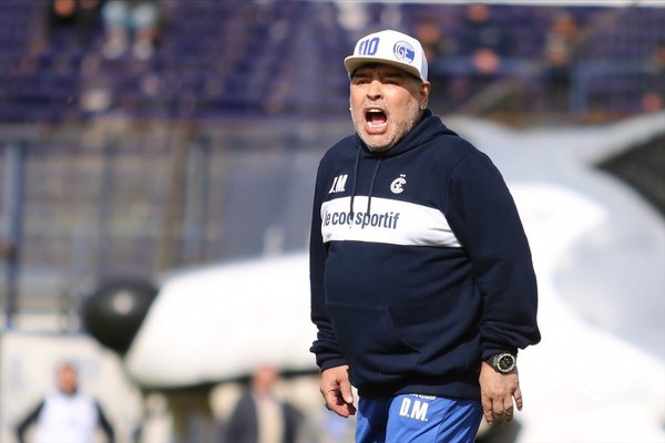 Diego Maradona 'renovó' su camiseta de Guaraní