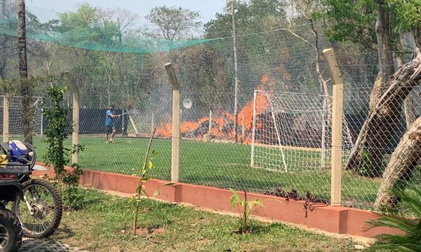 San Bernardino con varios focos de incendio y con escasez de agua