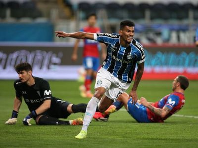 Gremio vence, se acerca a octavos y deja a la Católica casi eliminada