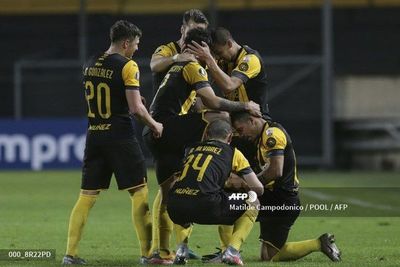 Peñarol golea a Colo Colo y sueña con los octavos - Fútbol - ABC Color