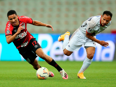 Paranaense saca boletos directo a octavos