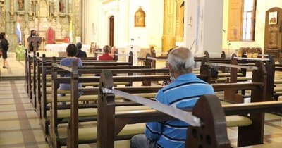 La Nación / Monseñor pide que autoricen ampliar la cantidad de fieles