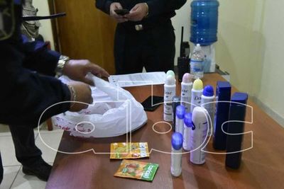Detienen a un hombre por robar shampoos y desodorantes en local comercial - Nacionales - ABC Color