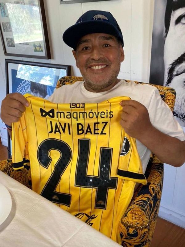 Maradona exhibe su presente aurinegro - Fútbol - ABC Color