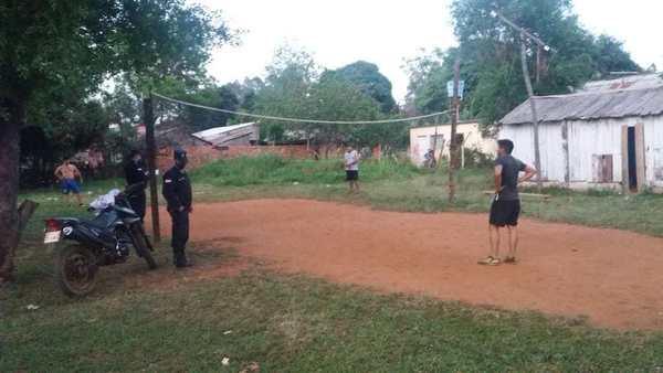 Policias sorprenden en cancha de pykivoley - Campo 9 Noticias