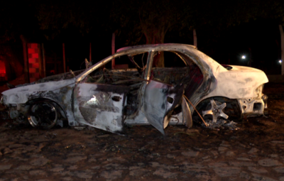 Roban y queman vehículo en San Antonio