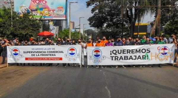 Huelga indefinida si hoy no se define fecha de reapertura del puente - Noticiero Paraguay