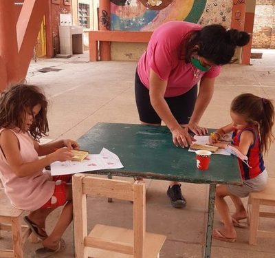 Asisten a niños afectados por incendio en Cateura
