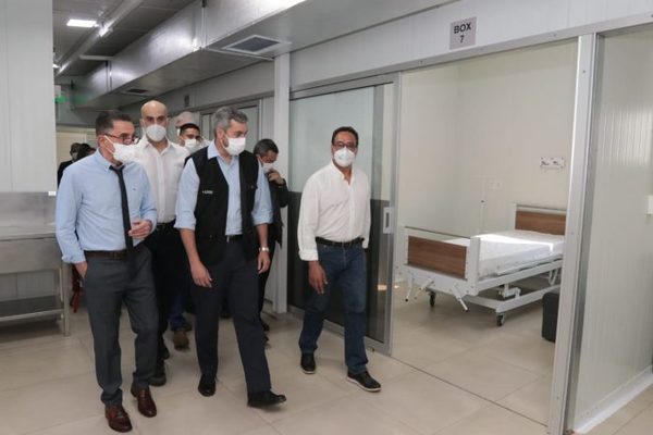 Inauguran pabellón de contingencia en Hospital Acosta Ñu