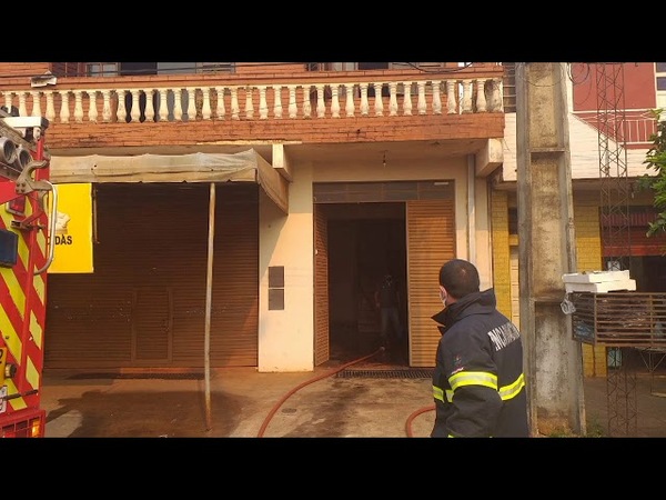 INCENDIO AFECTA A UNA VIVIENDA EN ENCARNACIÓN