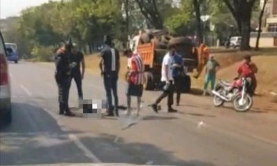 Motociclista muere al estrellarse contra con camión recolector de basura