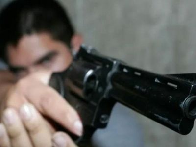 Disparó contra la casa del ex de su pareja