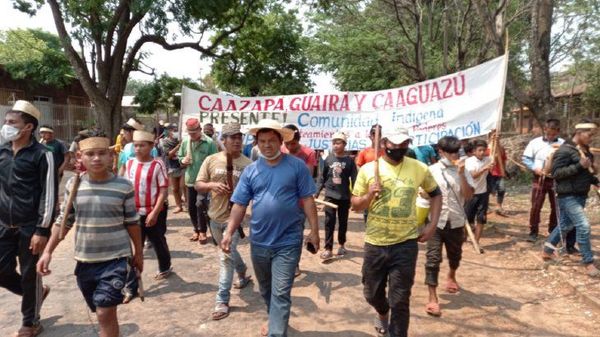 Indígenas se movilizan y cierran ruta en Caaguazú - Noticiero Paraguay