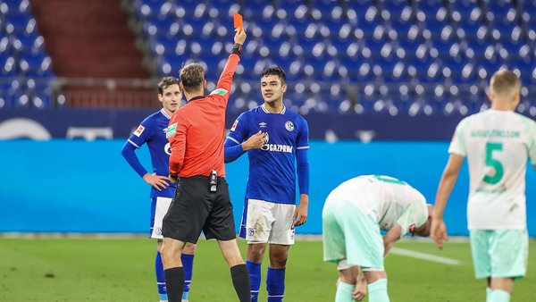 Federación alemana suspendió por varios partidos a jugador de Schalke que escupió a un rival - Megacadena — Últimas Noticias de Paraguay
