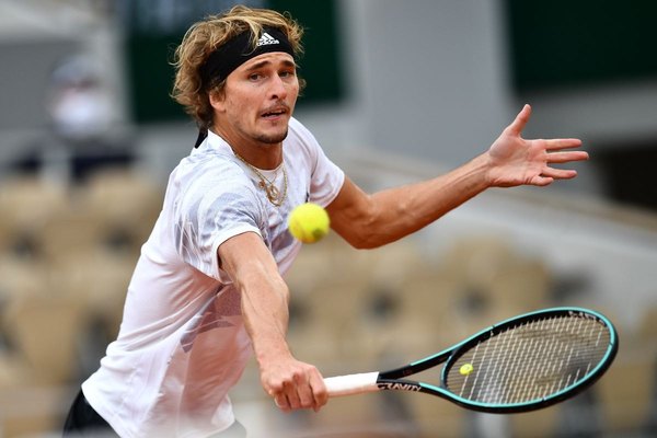 Zverev sufre más de lo esperado para avanzar en Roland Garros