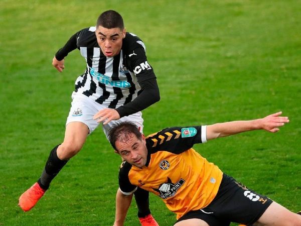 El Newcastle de Almirón sella su pase a cuartos