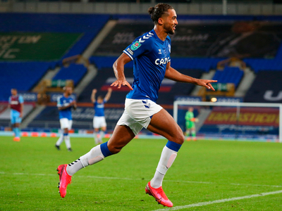 Un inspirado Calvert-Lewin deja fuera al West Ham de Balbuena