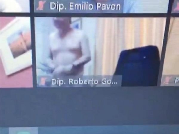 Diputado colorado participó de la sesión virtual semi desnudo